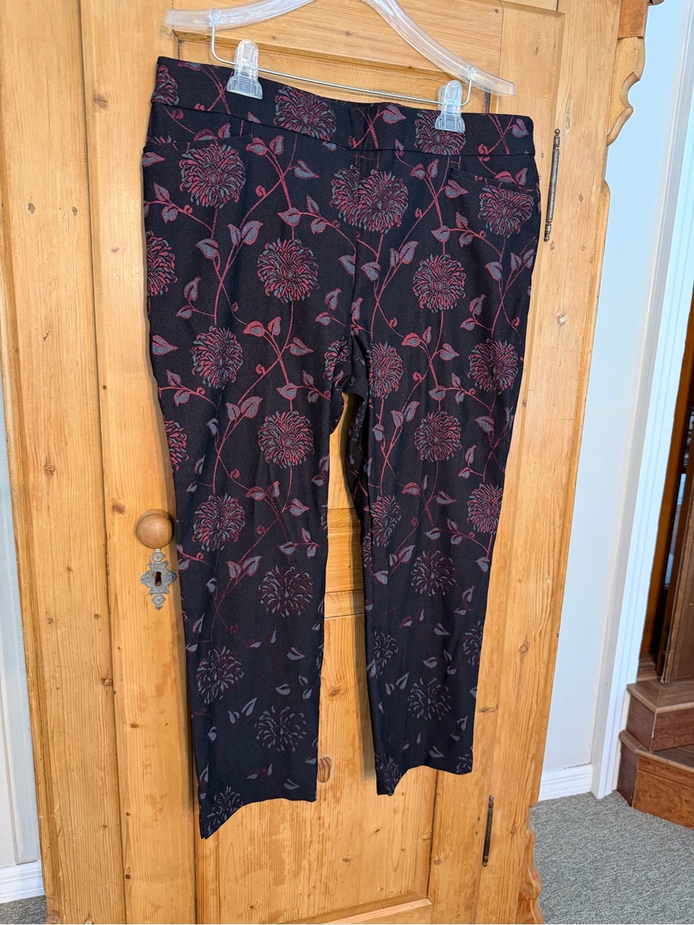 Chico's Black Trousers with Maroon Floral Print Sz 3.5 (18)